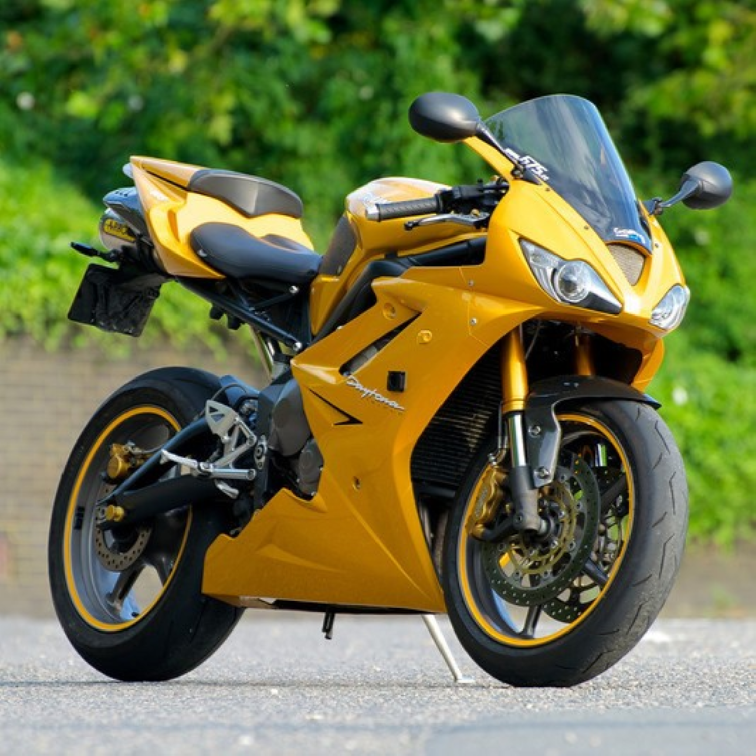 Scorched Yellow (code FG) Triumph Malen Harley lack